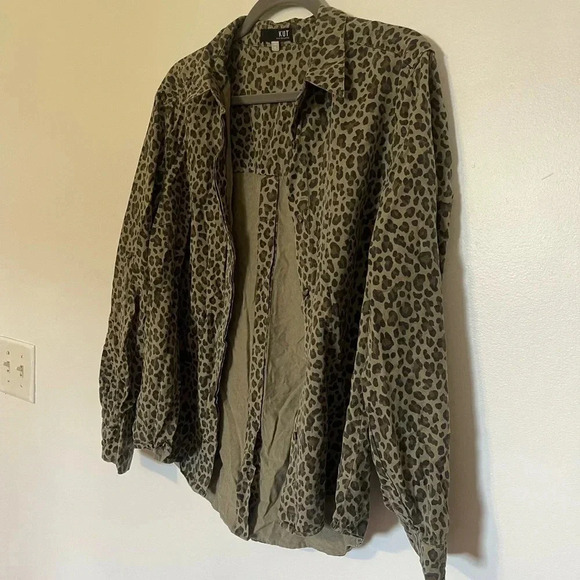 KUT from the Cloth Y2K green/black animal print button down fall top - Picture 4 of 10